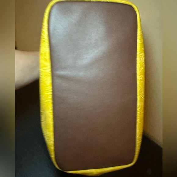 Madi Studio by Madi Claire"Soyora' Tool Embossed Floral Zip Top Tote Bag - EUC - Picture 4 of 12